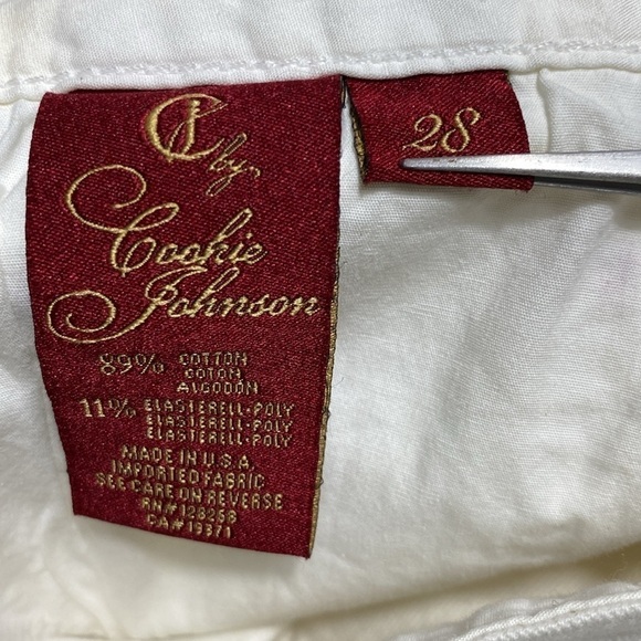 Grace boot, cut by cookie Johnson, white jeans, size 28 - Picture 3 of 8